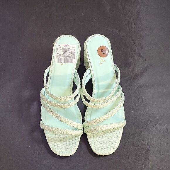BRAND NEW QUPID MINT STRAPPY SANDAL - Picture 2 of 16